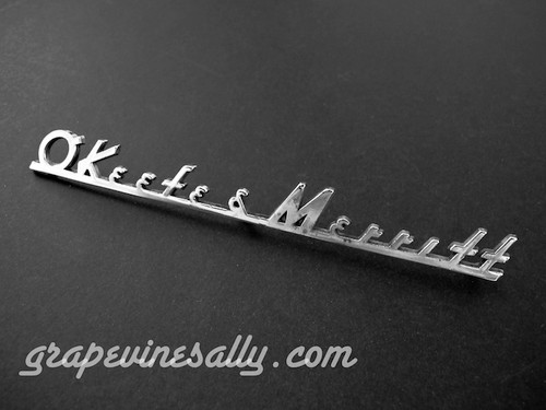 Original O'Keefe & Merritt NEW CHROMED logo emblem. This is the hard to find script style. Excellent condition. This 'script' style OK&M emblem badge is very rare and hard to find.

MEASUREMENT: Length 6-1/4"   /   Height 5/8"