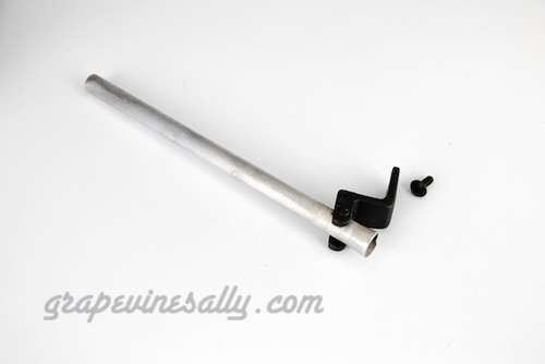 Original Vintage Wedgewood Stove Griddle Burner Flash Tube. One end rests in the 'U' of the pilot housing and the other rests on the pictured 'L' bracket screwed to the side of the griddle burner.

Pictured attaching bracket not included. 

FLASH TUBE MEASUREMENT: Approx. 8.25"