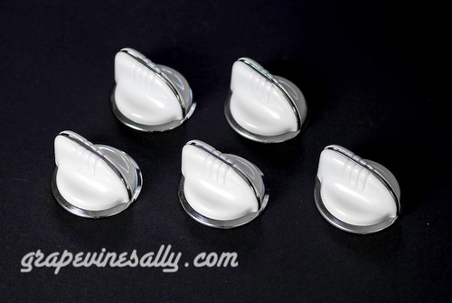 Set of 5 Flush Mount Original Vintage Wedgewood Stove Gas Control Knobs with Chrome Bezel Rings. We have reconditioned these knobs. There are no cracks, chips or stains - the rear "D"'s are in excellent condition. This is a beautiful set.

GVS Reconditioned.
