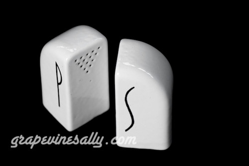 LAST SET! Vintage Wedgewood Stove Heavy Ceramic Gas Stove Top White Ceramic Salt & Pepper Shakers. Often not available with these stoves as they have been lost or broken over the decades. They sit on the L&R sides of your stove top clock/timer assembly. This set is in extremely nice condition, no chips or cracks The 'S' and 'P' letters are in great condition. Plugs (not pictured) are included. This is a gorgeous set.

Each Shaker Measures: (at base) Width (at holes) 1-7/8" / Depth 2.0" / Height 3.50"