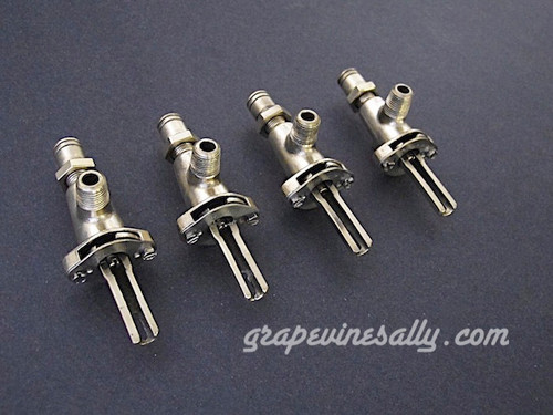 Set of 4 Vintage Stove Gas Burner Valves. These Are the single orifice found on many of the smaller Wedgewood, O'Keefe & Merritt and other period vintage stoves. All valves have been re-greased, the stem all turn smoothly. The threads are in good condition. 

THESE VALVES ARE USED - Please note, we recommend you have a certified technician or company with experience in this area inspect these parts prior to installation. 