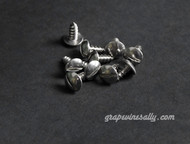 NEW Pack of 10 - Vintage Stove Slotted Truss 1/2" Stainless Steel Sheet Metal Style Screws - FREE SHIPPING.

These are new, they are exact replicas of the slotted Truss used in the 40's and 50's on the Wedgewood, O'Keefe & Merritt and many other vintage stove brands. These slotted truss sheet metal screws are stainless steel. They fasten a variety of panels on your stove. Working with new screws save time and add to the 'period' look of your renovation.
