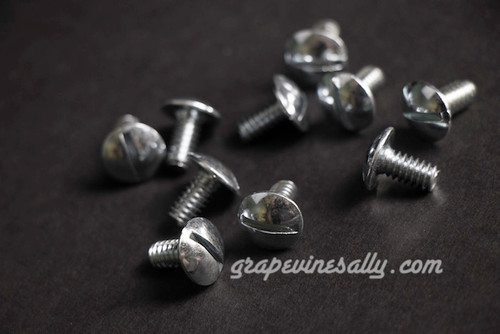 NEW Pack of 10 - Vintage Stove Slotted Truss 1/2" Screws - FREE SHIPPING.

These are new, they are exact replicas of the slotted Truss used in the 40's and 50's on the Wedgewood, O'Keefe & Merritt and many other vintage stove brands. Used with the square nuts (sold separately) they fastened a variety of panels on your stove. Working with new screws and nuts save time and add to the 'period' look of your renovation.