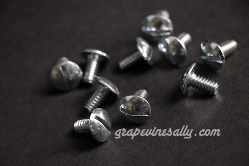NEW Pack of 10 - Vintage Stove Slotted Truss 1/2" Screws.

These are new, they are exact replicas of the slotted Truss used in the 40's and 50's on the Wedgewood, O'Keefe & Merritt and many other vintage stove brands. Used with the square nuts (sold separately) they fastened a variety of panels on your stove. Working with new screws and nuts save time and add to the 'period' look of your renovation.