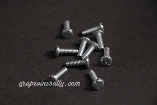 NEW Pack of 10 - Vintage Stove Slotted 10-24 Pan 5/8" Screws - FREE SHIPPING.

These are new, they are exact replicas of the slotted pan used on the vintage Wedgewood, O'Keefe & Merritt and many other vintage stove brands. Used with the square nuts (sold separately) they fastened a variety of panels on your stove. Working with new screws and nuts save time and add to the 'period' look of your renovation.
