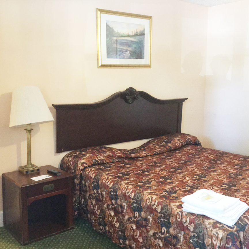 motel-bedroom.jpg