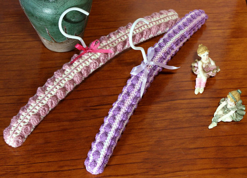 CMPATC088 Crocheted Bobbles Coathanger Cover in 3 sizes.