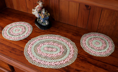 Craft Moods crochet pattern by Vicki Moodie, CMPATC106, Daisy Dressing Table Set, featuring rings of daisies.