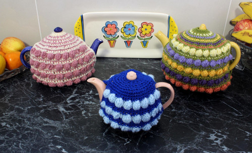 Craft Moods crochet pattern by Vicki Moodie, CMPATC108, Cluster and Cream Tea Cosy (3 sizes), featuring rows of clusters.