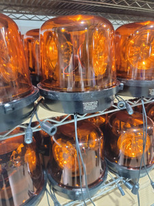 Gyrophare orange de signalisation engin 12V/24V 40 LED Warning Light –  MILENA SPB