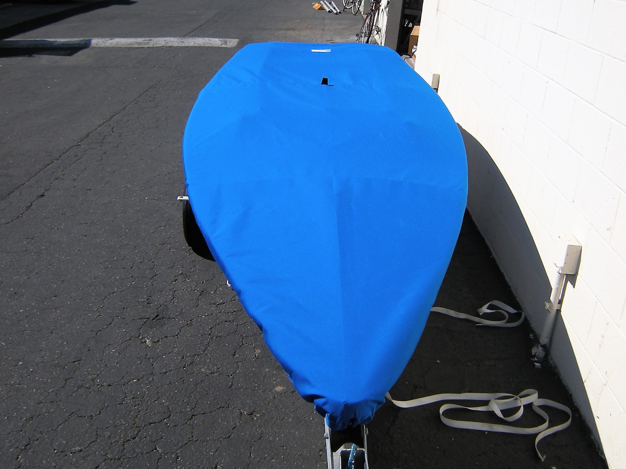 Flying Junior sailboat Top Cover by SLO Sail and Canvas. Reinforcements positioned over blocks and cleats prevent chafing.
Webbing loops are sewn around the perimeter of our top covers allowing your cover to be tied to your boat. 
