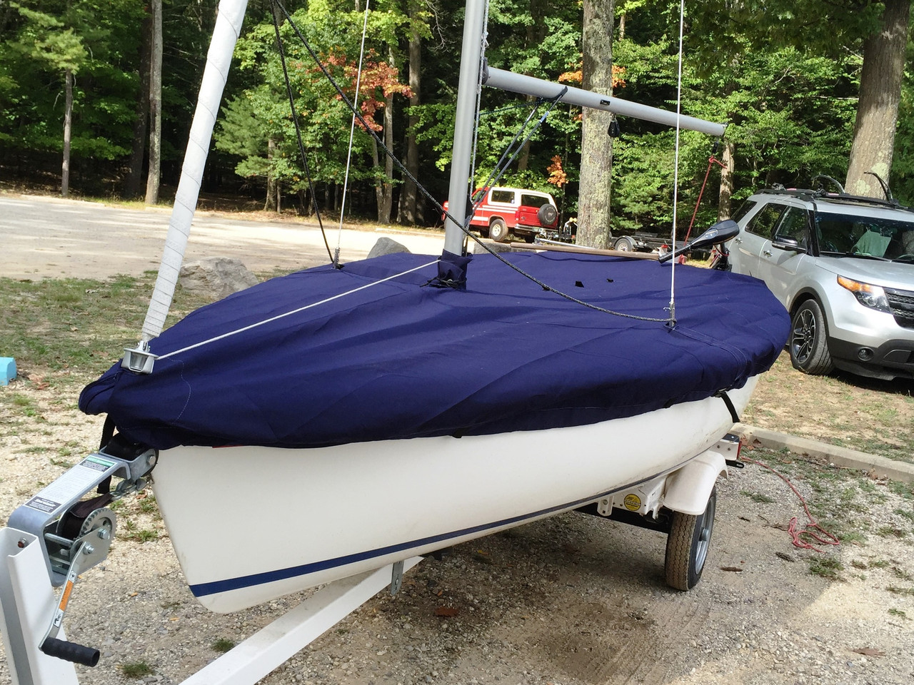 Mast Up Flat Mooring Cover by SLO Sail and Canvas. Shown in Sunbrella Captain Navy. 