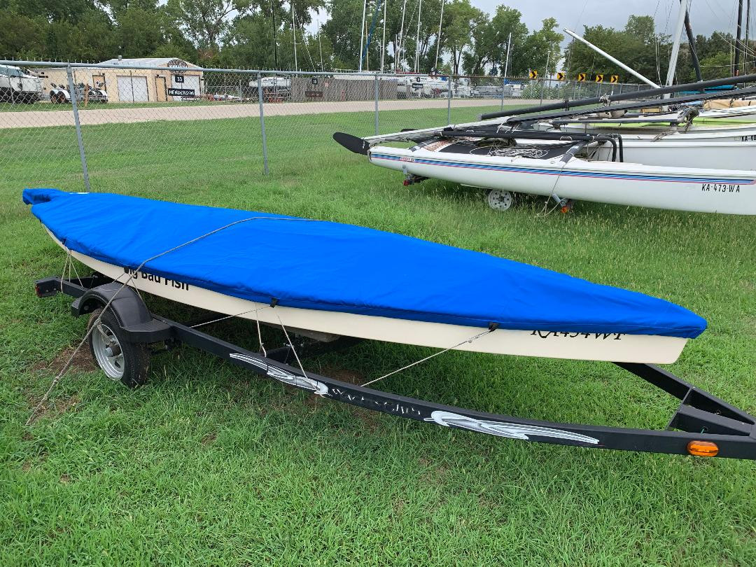 Keep dirt and debris away from your Big Fish sailboat with a Spars on Deck Top Cover from SLO Sail and Canvas. 