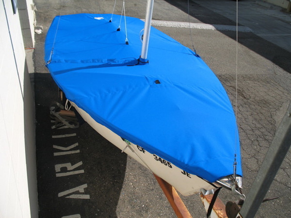 Sailboat Mast Up Flat Mooring Cover made in America by skilled artisans at SLO Sail and Canvas. Cover shown in Sunbrella Forest Green. Available in 3 fabrics and many color choices. 1/4" shockcord is built into cover to secure your cover tightly around the boat's rubrail. 
