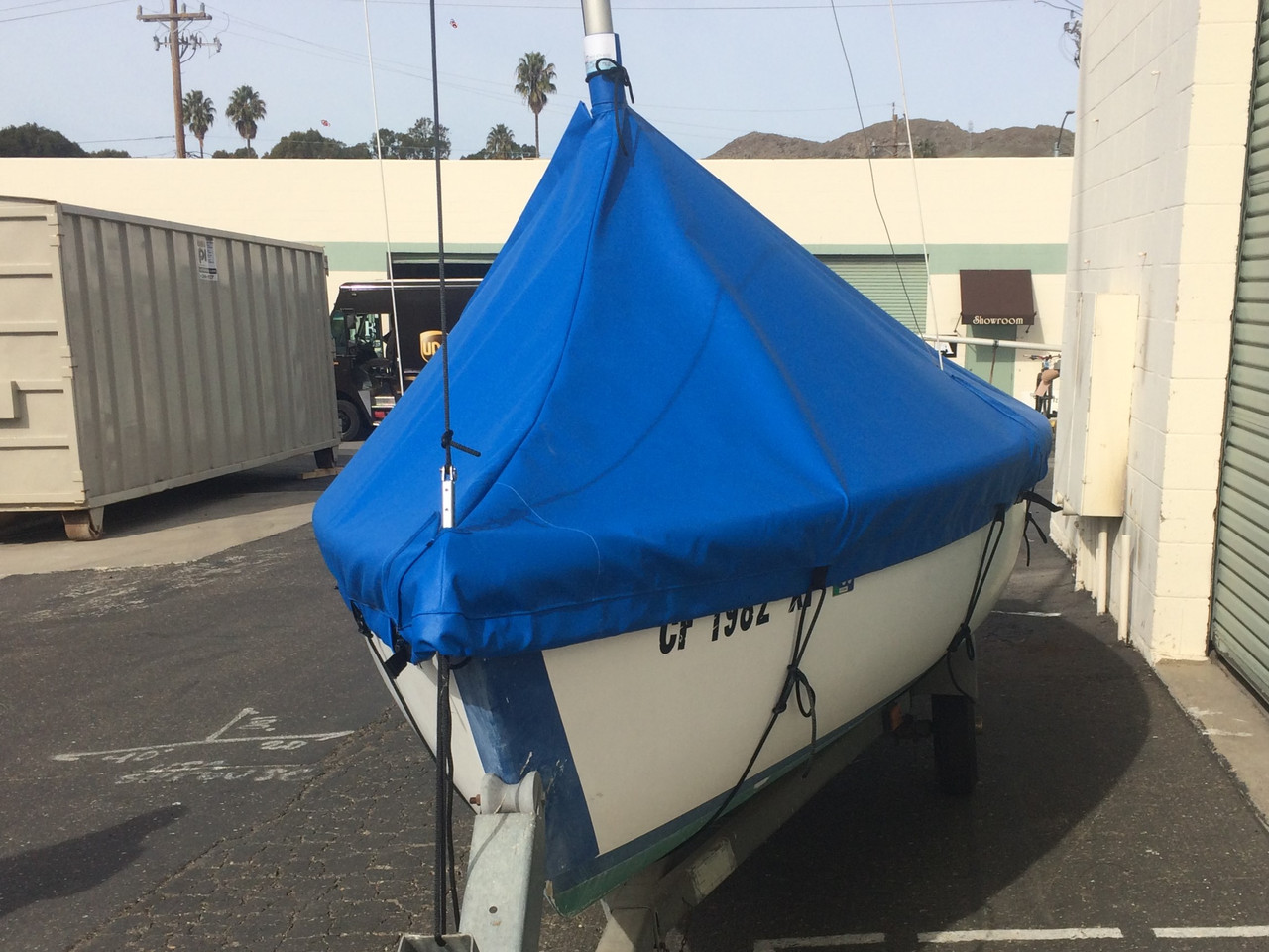 The Catalina 14.2 Mast Up Peaked Cover by SLO Sail and Canvas has custom tailored cutouts for the rigging and the mast. 