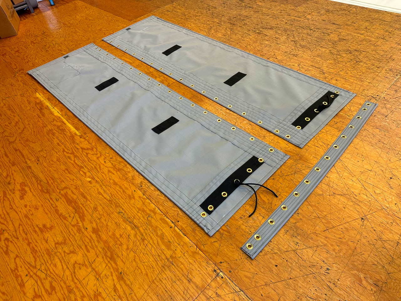 Sewn with large size V-138 UV-stabilized polyester thread (Teflon thread available as an upgrade for ultimate UV resistance). Heavily reinforced with 3" wide heavy-weight polypropylene webbing in grommet areas. At least seven rows of stitching in high-load areas (compared to 2 rows from other manufacturers). Multi-layer construction in high-stress sections to better spread the load.