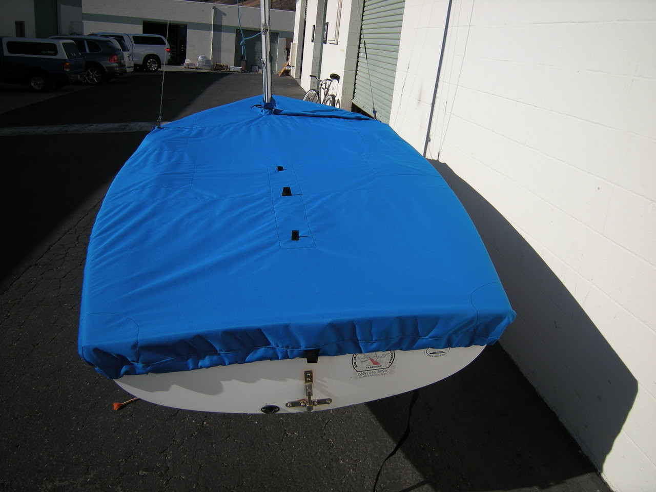 Vanguard 420 Mooring Cover by SLO Sail and Canvas. Reinforcements positioned over blocks and cleats prevent chafing.

