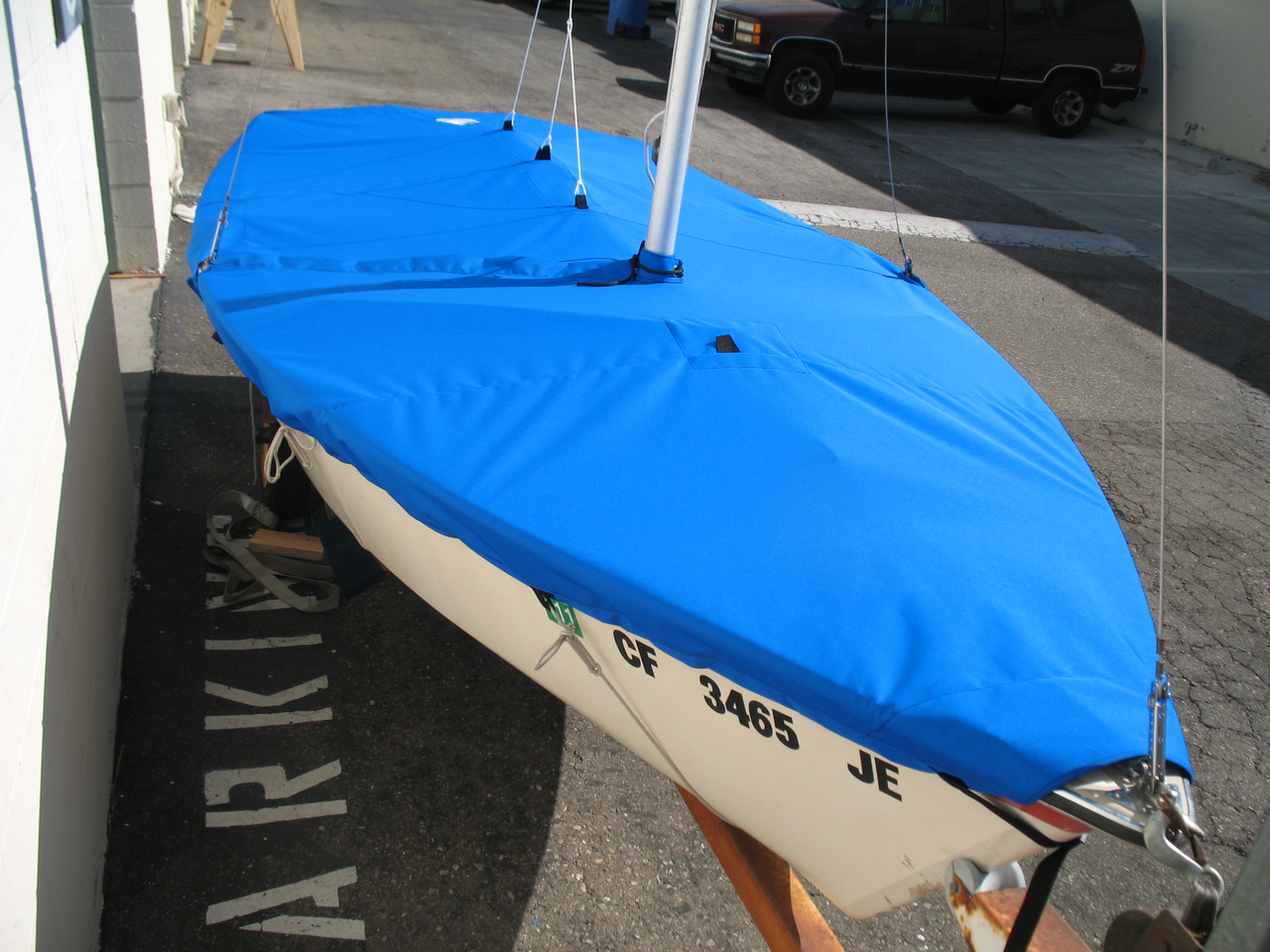 Vagabond 14 Sailboat Mast Up Flat Cover by SLO Sail and Canvas

