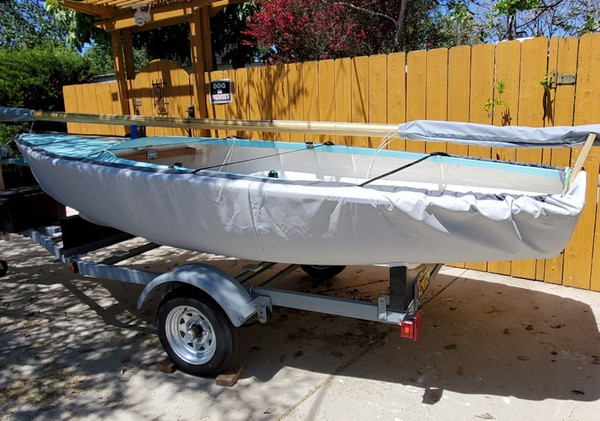 Lido 14 Sailboat Hull Cover made in America by skilled artisans at SLO Sail and Canvas. 1/4" shockcord is built into cover to secure your cover tightly around the boat's gunwale.  Choose either SPLIT or SOLID transom style. SPLIT style depicted. 