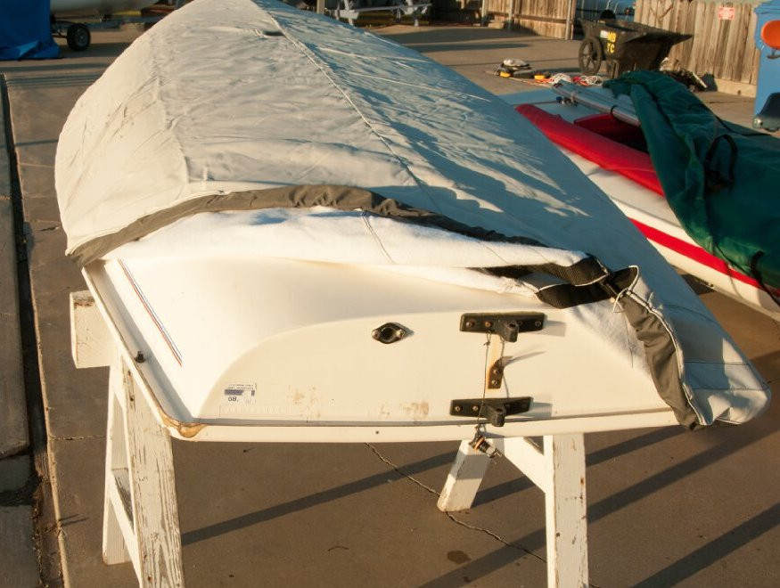 Laser II with SofTouch felt lined fabric - protect your hull against scratching and abrasion. 