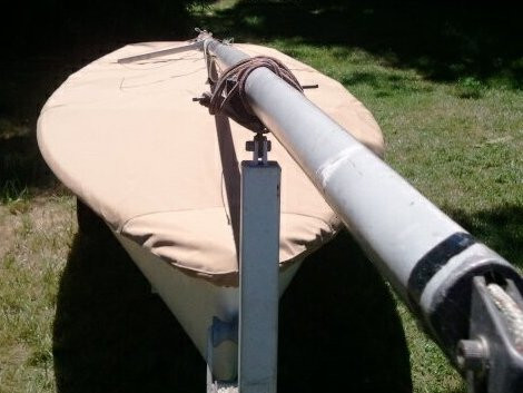 1/4" shockcord is built into cover to secure your cover tightly around the boat's rubrail. 