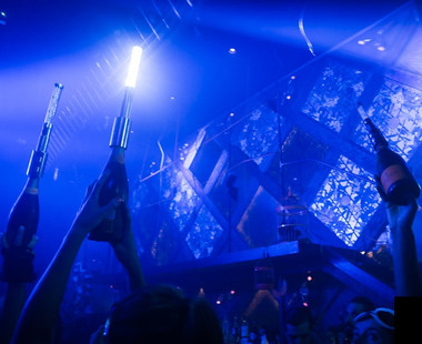 LED, Strobe, Baton, Bottle, Top, Topper, attachment, Sparkler, Bottle service, Nitesparx, Nite sparx