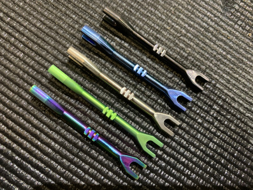 Grade 5 Titanium
Bada' Bling, Stealth Black, Glitch Green, Gold, Blue, Natural
Fits 3mm & 3.5mm Turnbuckles
