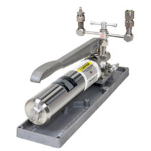 T-1-CPF Hydraulic Comparator:  Produces Pressure up to 15k PSI for Calibrating Gauges, Relief Valves, and Switches.