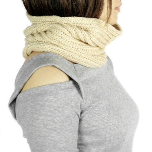 kilofly Knit Circle Neck Warmer Loop Scarf, with Rhinestone Cat Brooch Pin