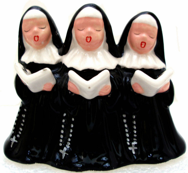 3 NUNS WITH SONGBOOK 51020