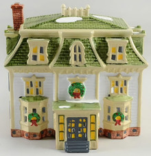 MAPLE RIDGE INN #5121-7 DEPT 56 RETIRED SNOW VILLAGE GARLAND DECORATED & COLUMNS