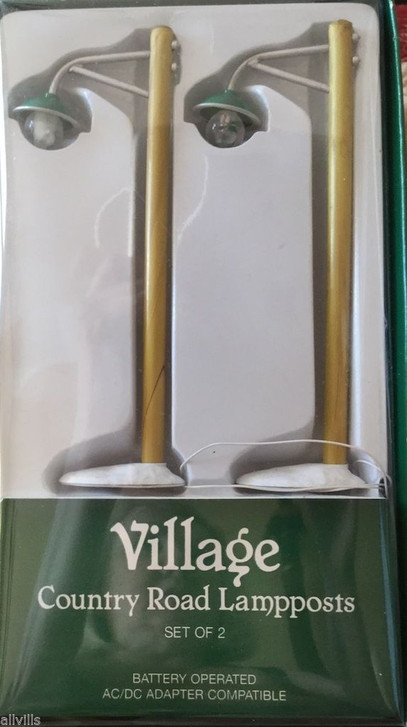 COUNTRY LAMPPOSTS SET OF TWO