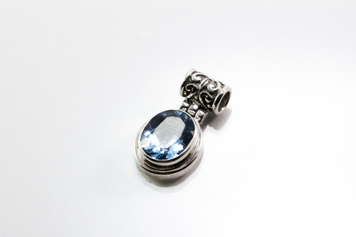 Oval-Shaped Faceted Blue Topaz Pendant