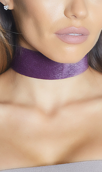 Wide faux fur choker with adjustable lobster clasp closure.