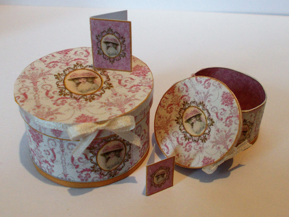 ladies hat boxes with lids