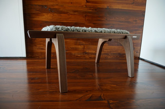 Minimalist Mahogany wood bench Upholstered with curly silver Scandinavian Gotland sheepskin - B0516M3