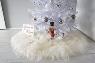 Luxurious Genuine Icelandic Christmas Tree Skirt | Sheepskin Rug | Round Shape | Fluffy Extra Long Wool | Christmas Decoration