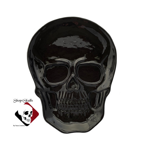 Skull plate Halloween tableware in black.