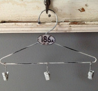 CIH207 - Farmhouse Hanger Zinc