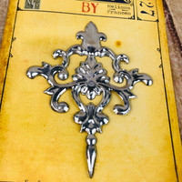 JK009 - Turin 6" Metal Applique