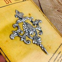 JK015 - Turin 4" Metal Applique