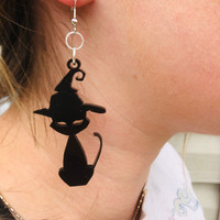 Cat w/witch hat earrings