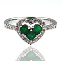 18kt White Gold Heart Emerald Diamond Ring