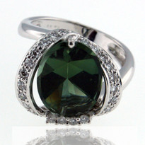 18kt White Gold Green Tourmaline Ring with Dia