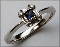 Princess Cut Sapphire ring in 14kt white gold
