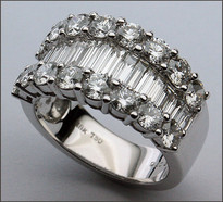 Ladies Diamond Band - Cocktail Ring - 18kt White Gold