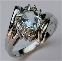 14kt Aquamarine Ring - White Gold, 6 Diamonds, 1ct Aquamarine