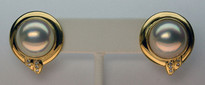 14kt Gold Mobe Pearl Earrings