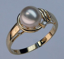 Cultured Pearl Solitaire Ring set in 14kt Gold