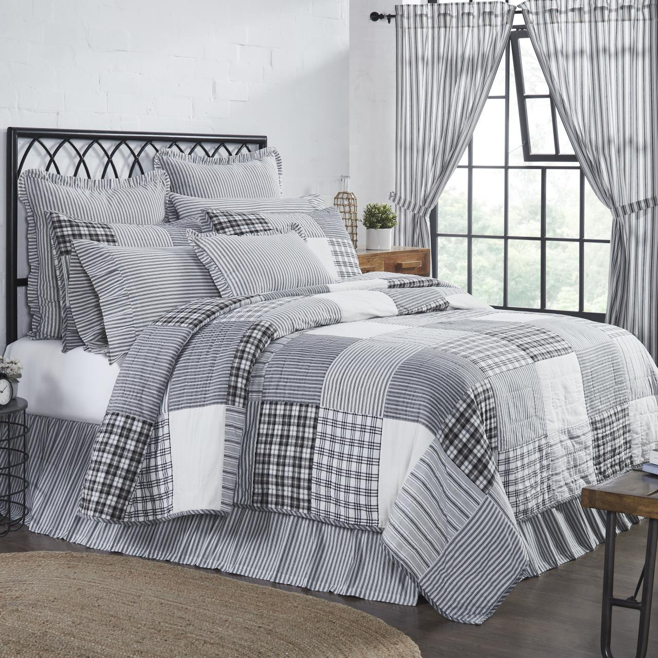 https://cdn10.bigcommerce.com/s-9ese1/products/22698/images/143050/Sawyer-Mill-Black-Farmhouse-Patchwork-Bedding-Collection-ColSawyerMillBlackVHC_image1__91028.1687450643.1280.1280.jpg?c=2
